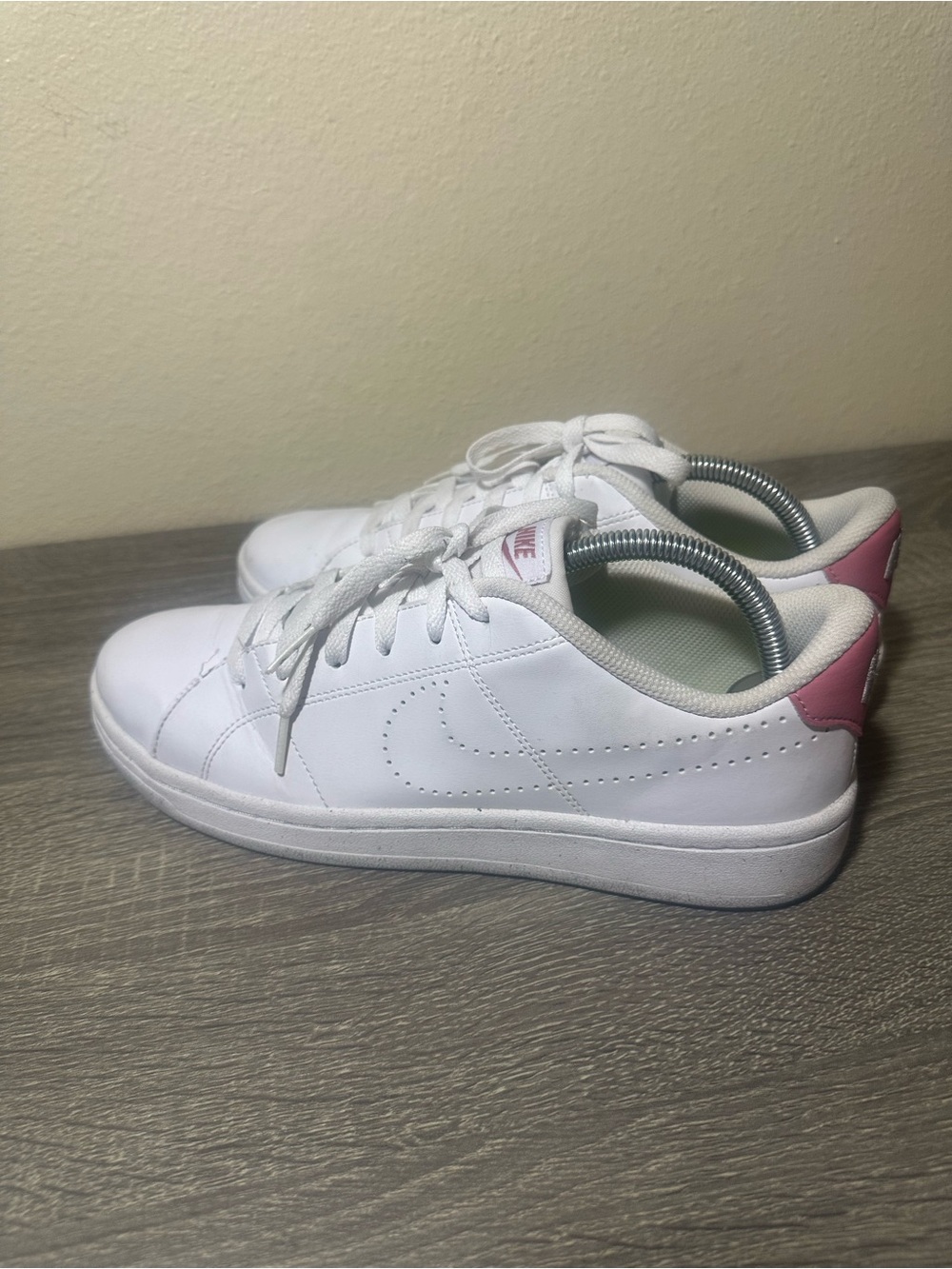 Nike White Low-Top Sneakers with Pink Heel Tab